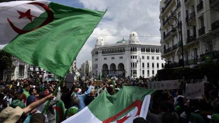 Algerijnen massaal op straat om ontslag van interimpresident te eisen