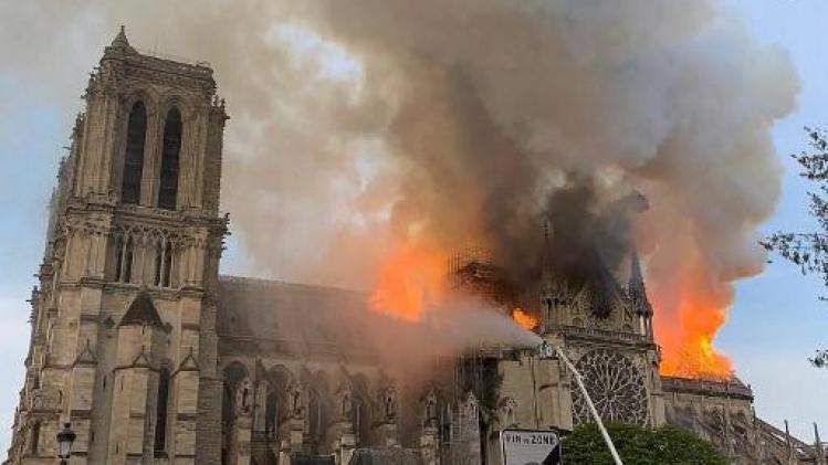 Brand Notre-Dame: toren ingestort