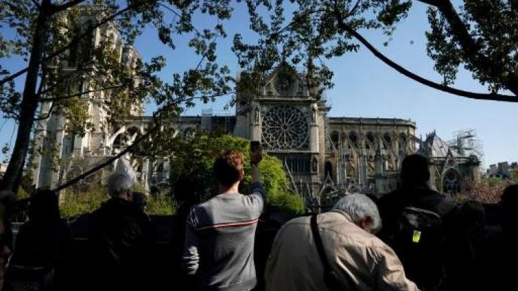 Grote paraplu moet Notre-Dame beschermen tegen de regen