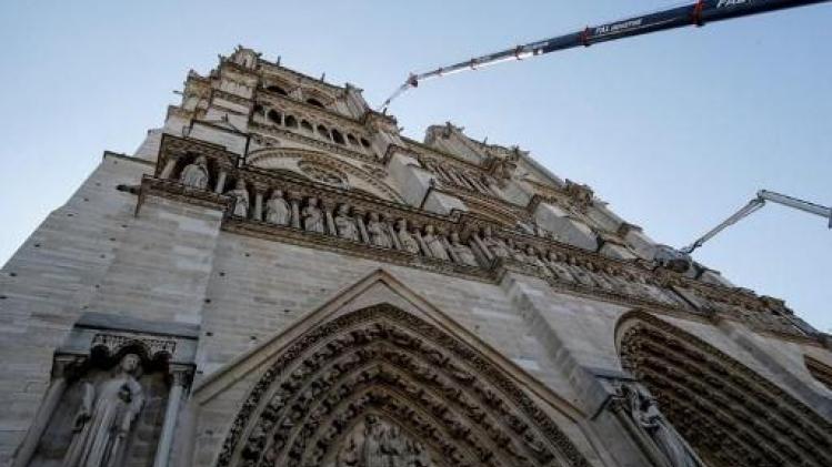 Schilderijen in Notre-Dame worden in veiligheid gebracht