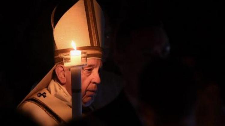 Paus: Raak niet ontmoedigd door "zee van problemen"