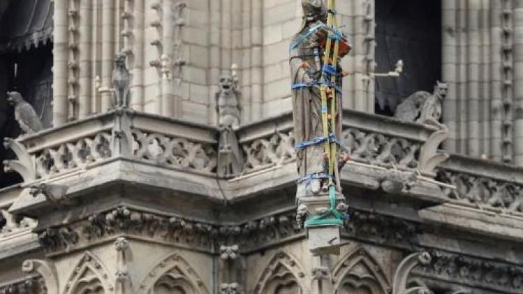 Notre-Dame wordt weerbestendig met dekzeilen en netten