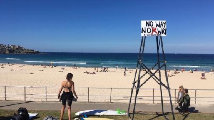 Honderden surfers protesteren op populaire Bondi Beach in Sydney tegen olieboringen