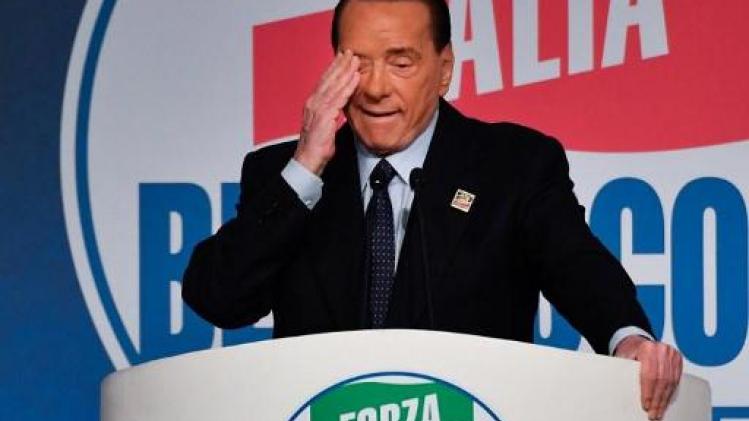 Berlusconi met nierkolieken naar het ziekenhuis