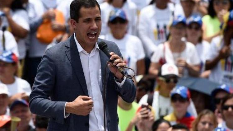 Colombiaanse president roept Venezolaans leger op om Guaido te steunen