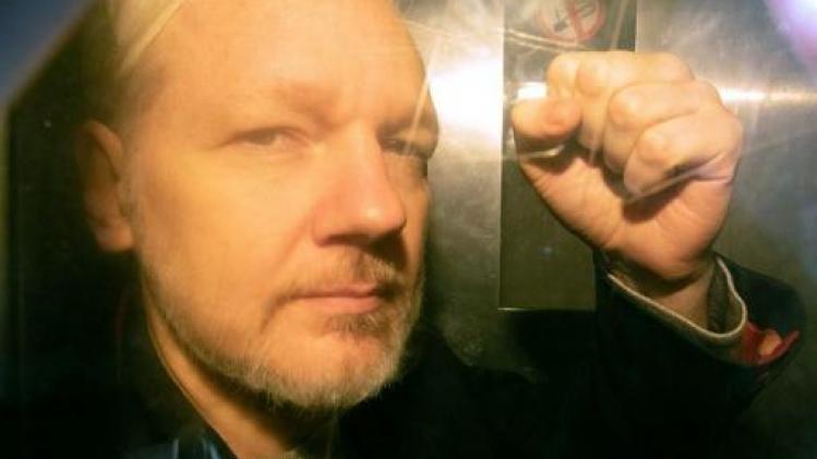 Assange veroordeeld tot 50 weken cel in Londen