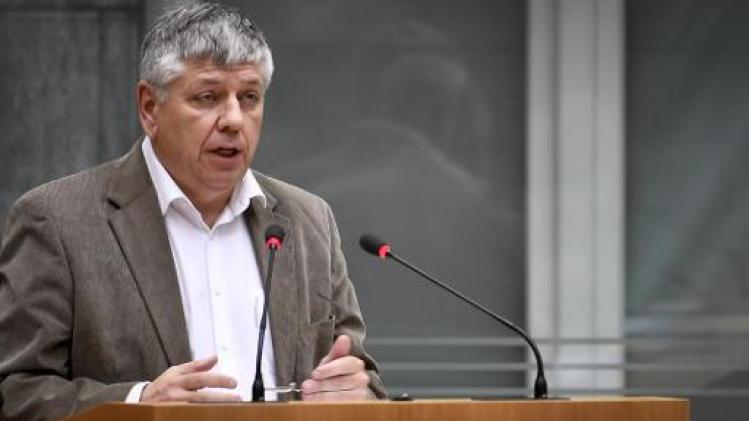 Vandeurzen start campagne op die meer mensen bij tabakoloog moet krijgen