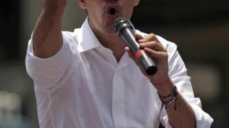 Guaido roept op om vreedzaam te manifesteren aan Venezolaanse legerkazernes