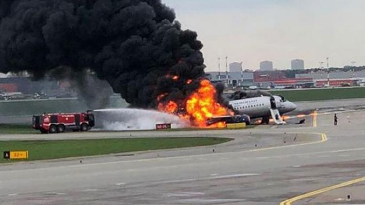 "Meer doden bij vliegtuigbrand omdat passagiers bagage wilden meenemen"