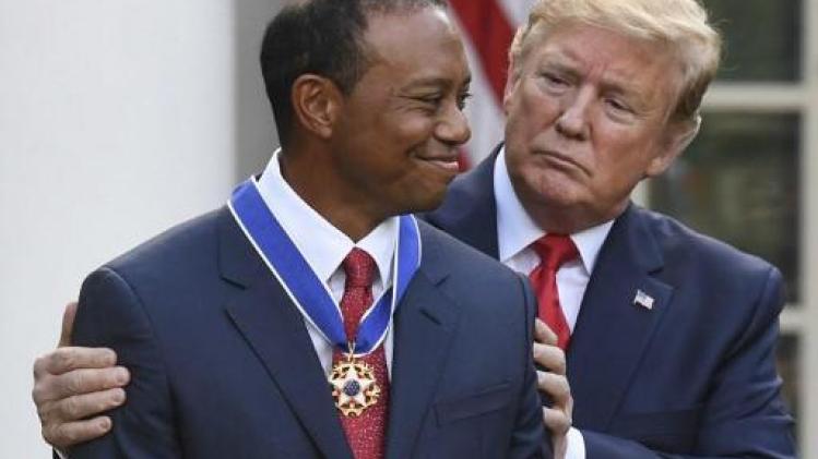 Golfer Tiger Woods krijgt Presidential Medal of Freedom opgespeld