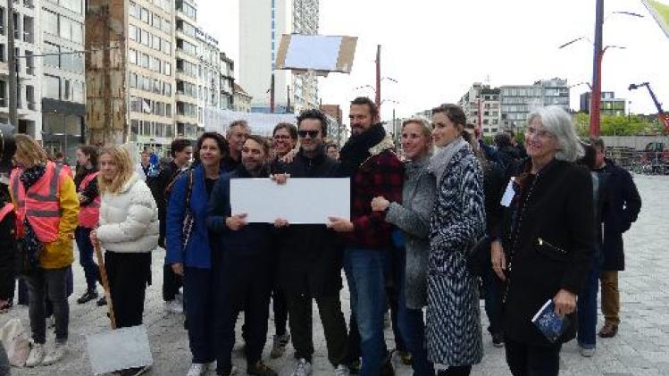 Antwerpse jongeren krijgen steun van BV's tijdens "klimaatmars zonder woorden"