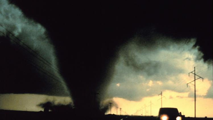 Bizar: Amerikaanse politie roept op om niet te schieten naar tornado's