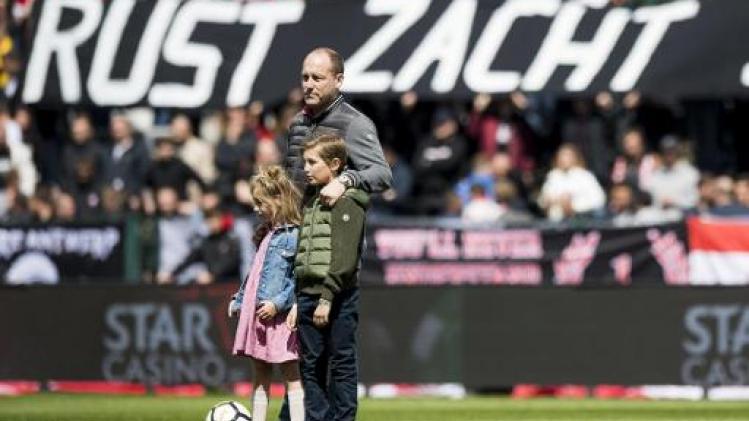 Antwerp-fans klappen minuut lang voor Julie Van Espen
