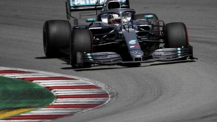 Lewis Hamilton neemt WK-leiding over na zege in Spanje