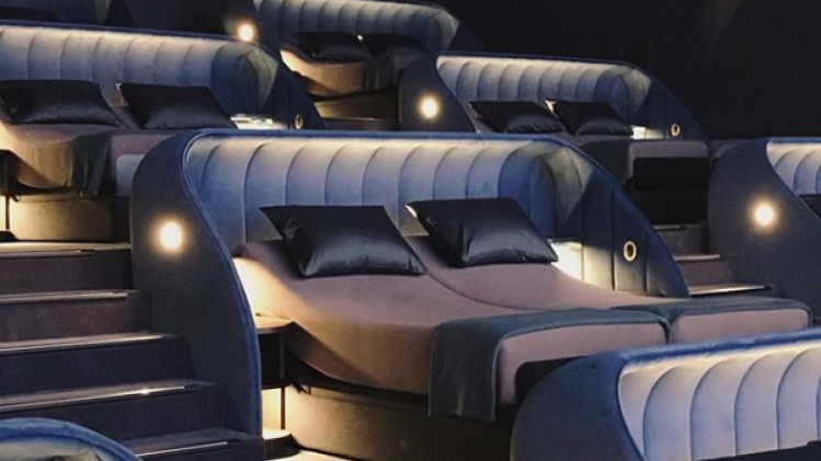 Bioscoop vervangt zitplaatsen met tweepersoonsbedden