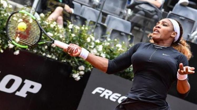 Serena Williams wint eerste gravelmatch en wacht Mertens op