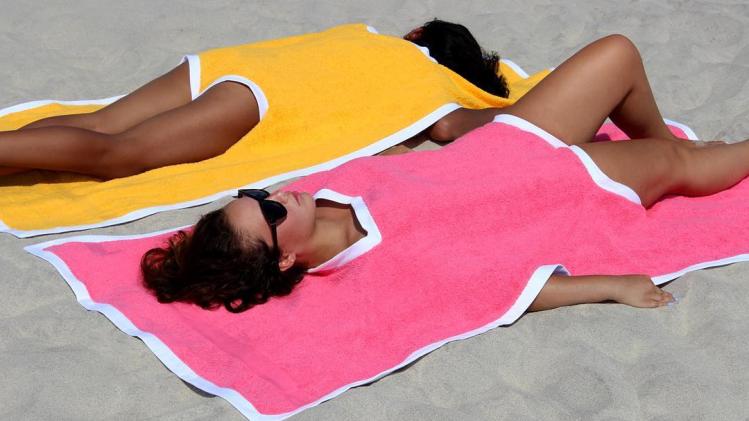 Relax lekker in een ‘Towelkini', de perfecte combo van een handdoek en bikini