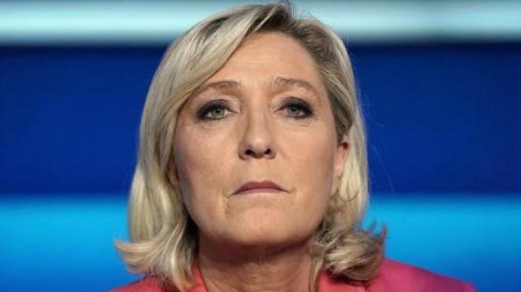 Le Pen moet Europees parlement 300.000 euro terugbetalen in zaak rond valse medewerkster