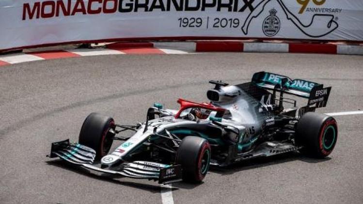 Lewis Hamilton verovert pole