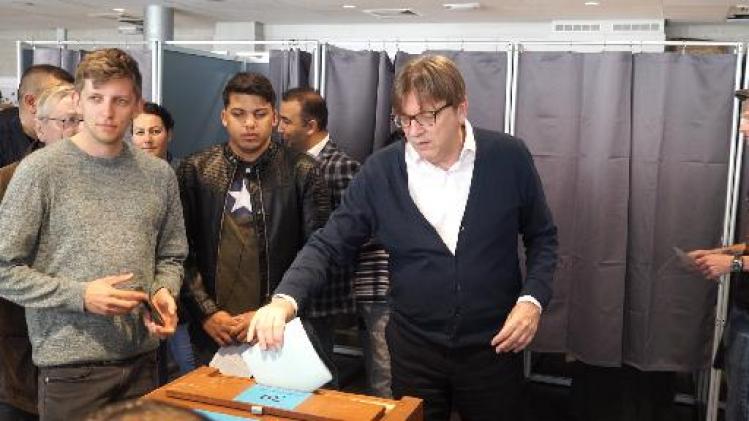 Europees Open Vld-lijsttrekker Guy Verhofstadt brengt stem uit
