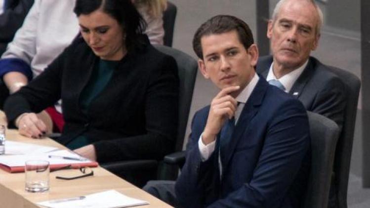 Regering Oostenrijks kanselier Kurz door parlement de laan uitgestuurd