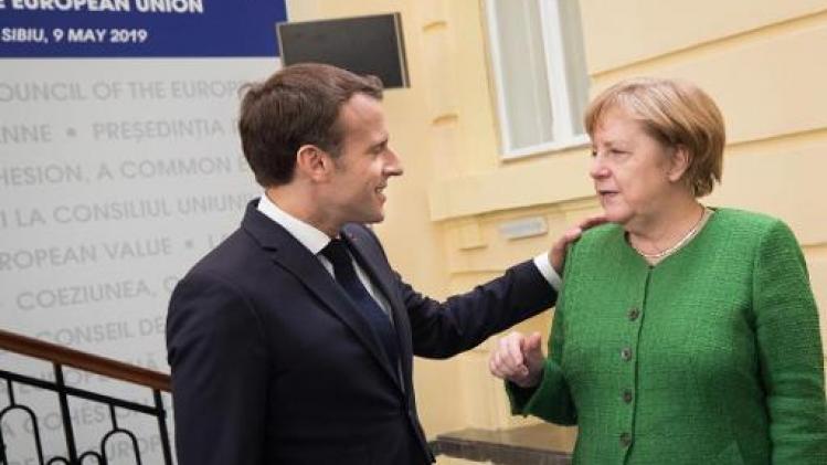 Merkel en Macron starten partijtje armworstelen over opvolging Juncker