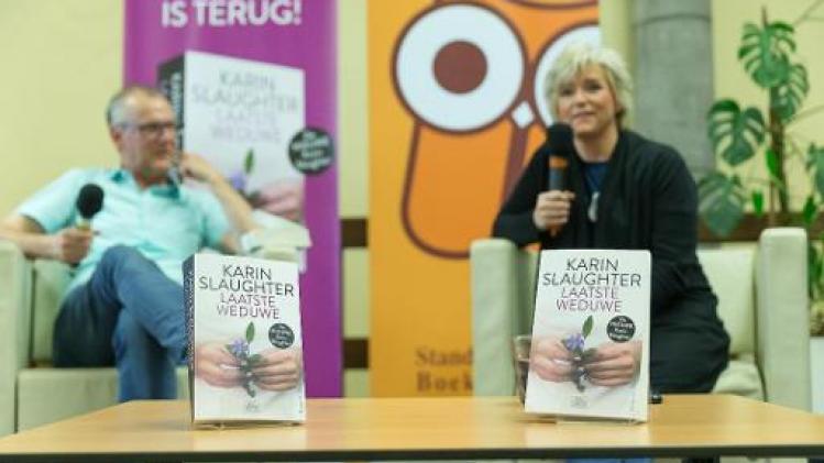 Thrillerauteur Karin Slaughter stelt nieuwste boek voor bij Belgische federale politie