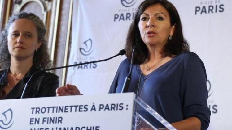 Burgemeester verbiedt parkeren van elektrische steps op voetpaden in Parijs