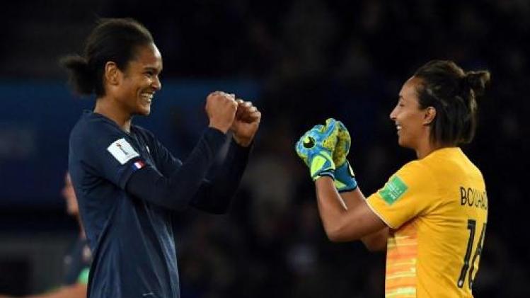 WK vrouwenvoetbal - Gastland Frankrijk opent met vlotte winst tegen Zuid-Korea