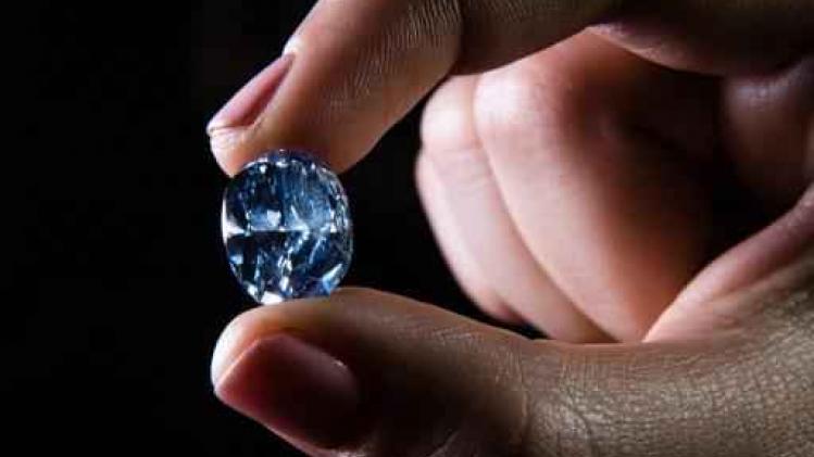 Blauwe diamant voor 28 miljoen euro geveild
