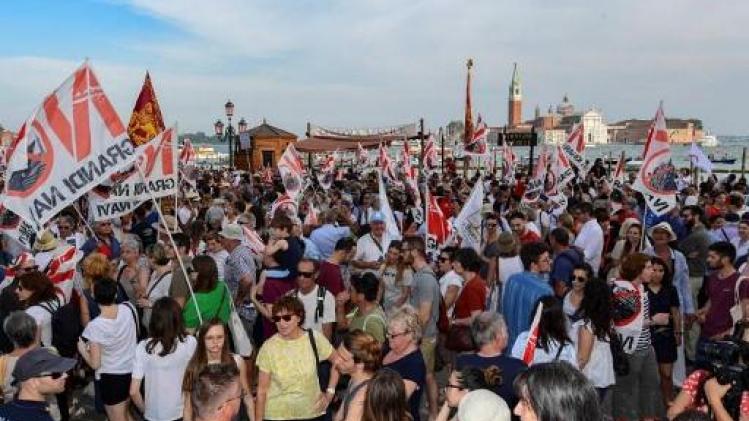 Duizenden mensen op straat voor verbod op grote schepen in Venetië