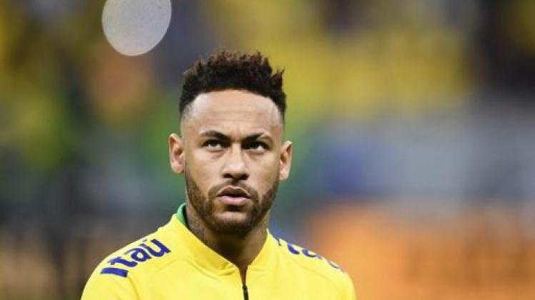 Enkelblessure houdt Neymar vier weken aan de kant
