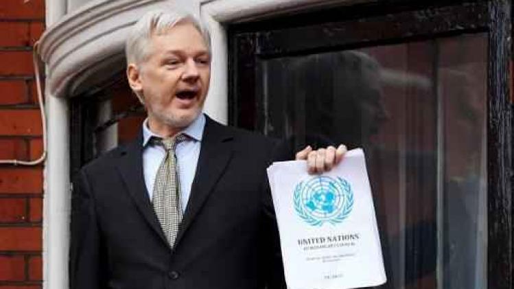 Verdediging Assange wil intrekking arrestatiebevel met nieuwe hoorzitting
