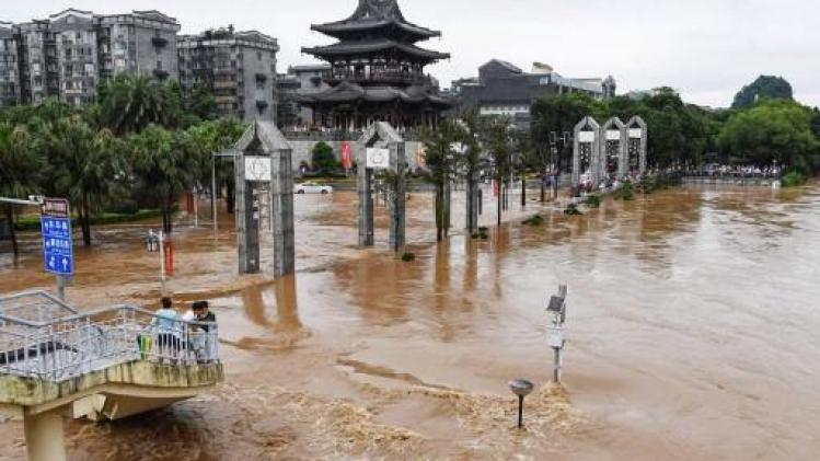 Minstens negentien doden bij overstromingen in zuiden van China