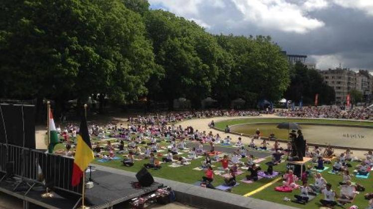 Duizendtal deelnemers voor yogasessie in Jubelpark op Brussels Yoga Day