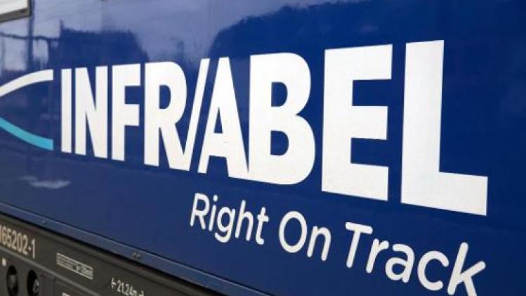 Infrabel voert campagne met spoorlopers in "Thuis"