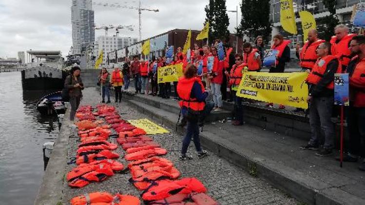 Amnesty International voert actie op kanaal Brussel-Charleroi