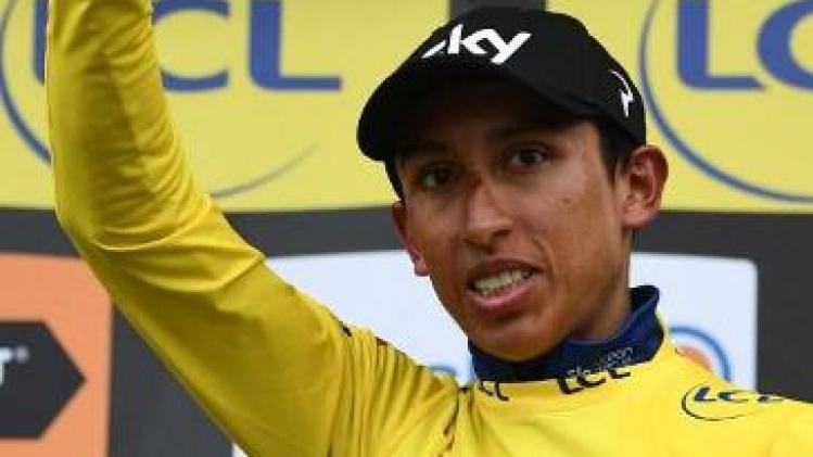 Egan Bernal verstevigt leidersplaats met winst op Sankt Gotthardpass