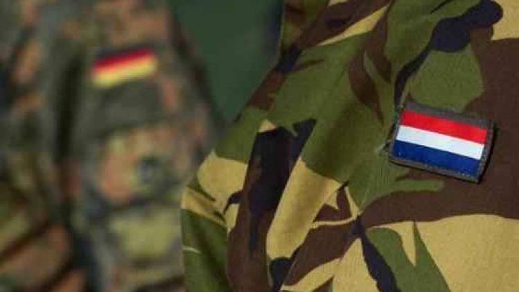 Nederlandse onderzoeksjournalist Stegeman loopt opnieuw legerbasis binnen