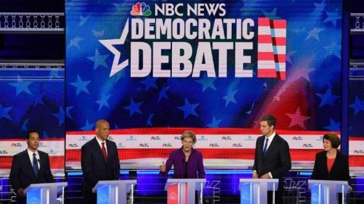 Tien Democratische kandidaten nemen het tegen elkaar op in eerste televisiedebat