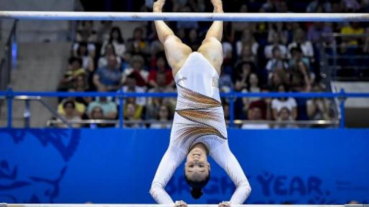 Nina Derwael draagt Belgische vlag tijdens slotceremonie Europese Spelen