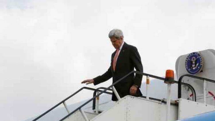 John Kerry brengt verrassingsbezoek aan Afghanistan
