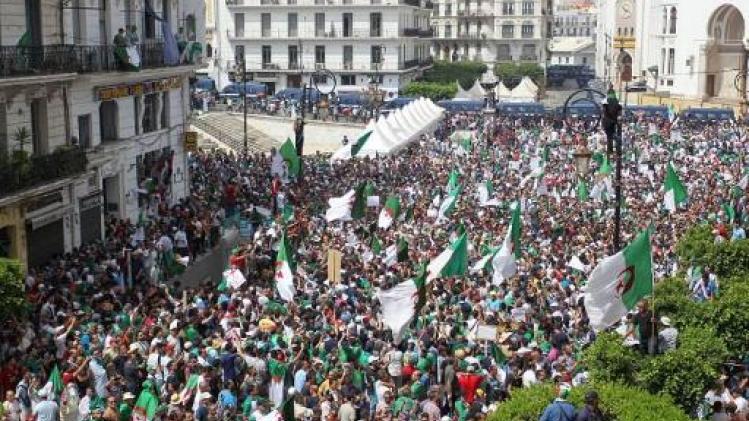 Algerijnen blijven massaal betogen tegen regering