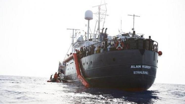 Duits reddingsschip met migranten aan boord zet koers naar Italië