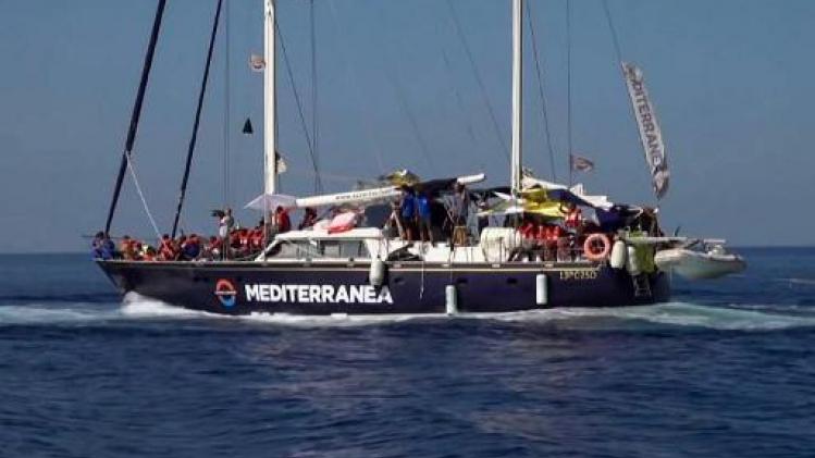 Migranten gaan aan wal in Lampedusa