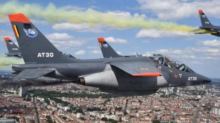 F-16's trekken voor het eerst Belgische driekleur in de lucht op nationale feestdag