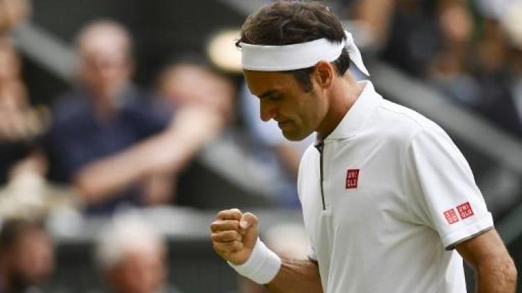 Federer staat niet zonder moeite in dertiende halve finale op Wimbledon