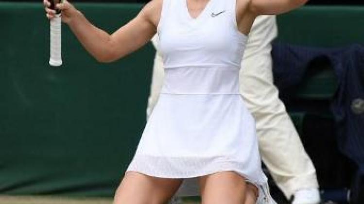 Simona Halep verplettert Serena Williams en pakt eerste eindzege op Londense gras