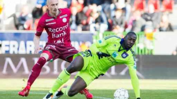 Jupiler Pro League - Okaka bezorgt Anderlecht de volle buit in Waregem