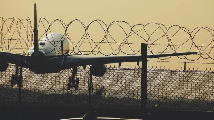 Twaalfjarige jongen glipt langs beveiliging Heathrow op vlucht naar Los Angeles